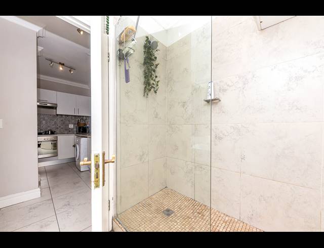 0.5 BEDROOM APARTMENT FOR SALE IN ORANJEZICHT